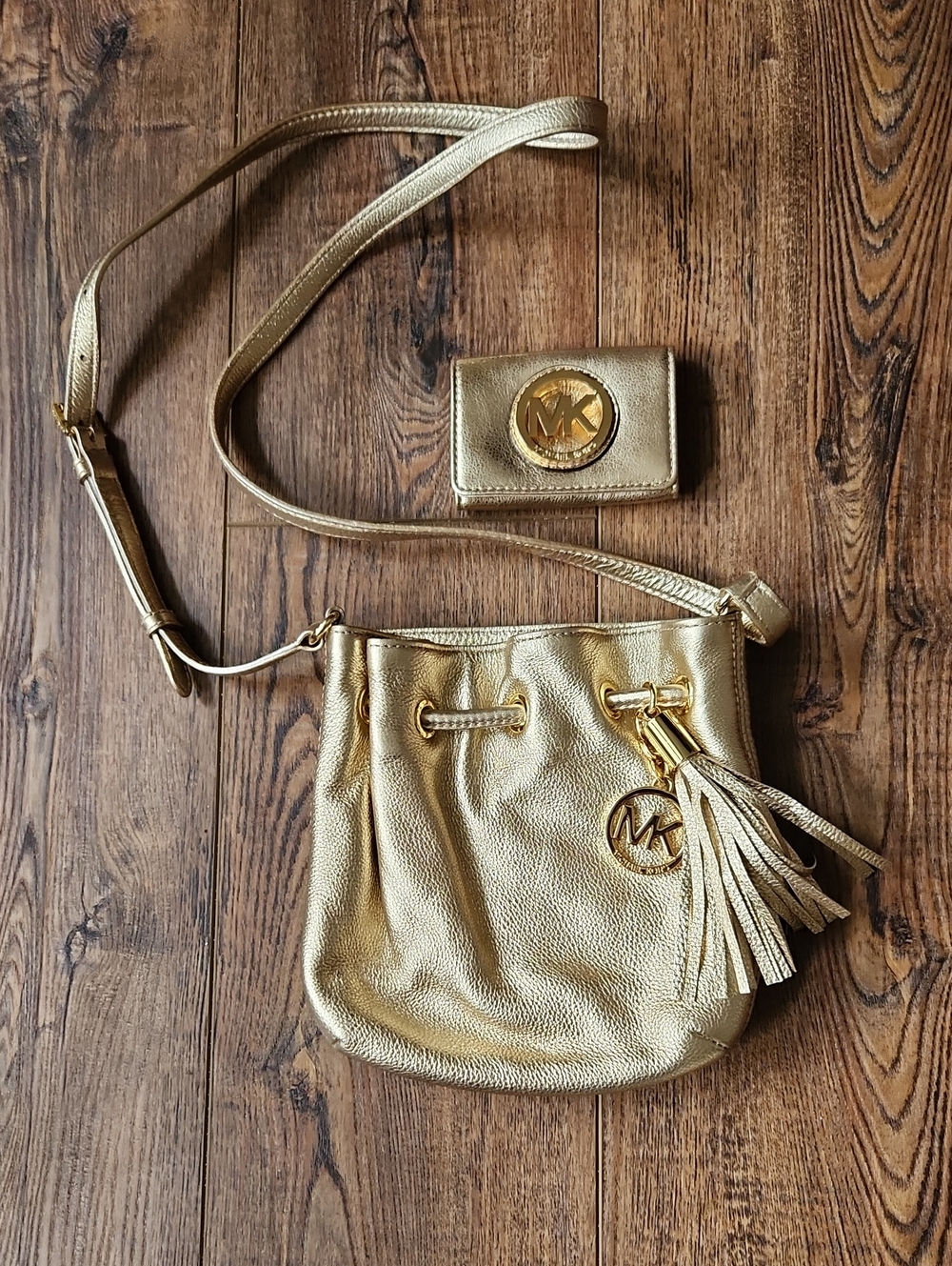 Michael Kors Metallic Gold Leather Tassel Drawstring Crossbody & Card Case NWOT